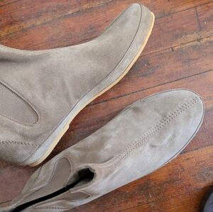 Boots women size 11.5 men 9.5